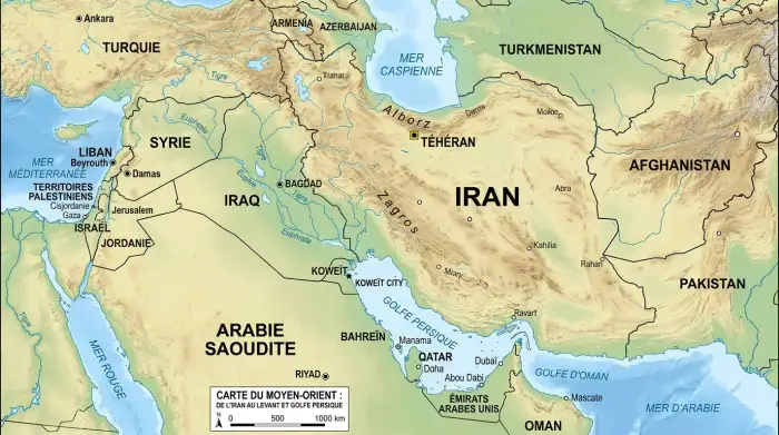 Carte du Moyen-Orient autour de l'Iran, des monarchies du Golfe à la Syrie et au Liban.