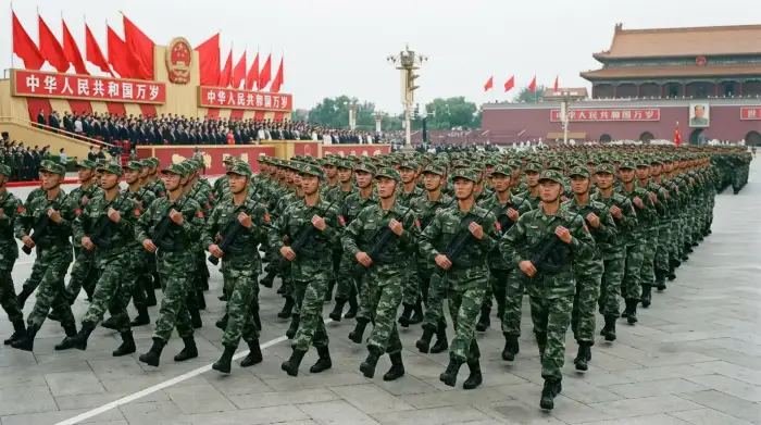 Soldats de l'Armée populaire de libération chinoise lors d'un défilé militaire à Pékin.