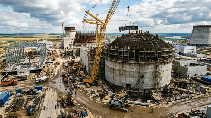 Réacteur nucléaire russe de conception VVER en construction, symbole de l'expansion de Rosatom.